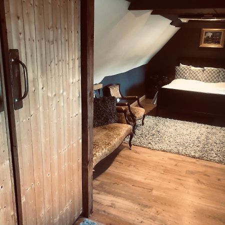 Tudor House - Double Room - Shared Bathroom Goff's Oak 외부 사진