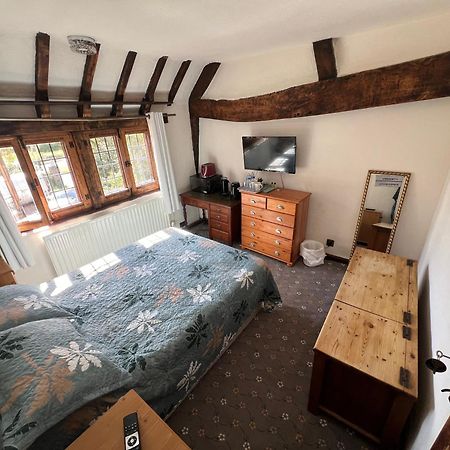 Tudor House - Double Room - Shared Bathroom Goff's Oak 외부 사진