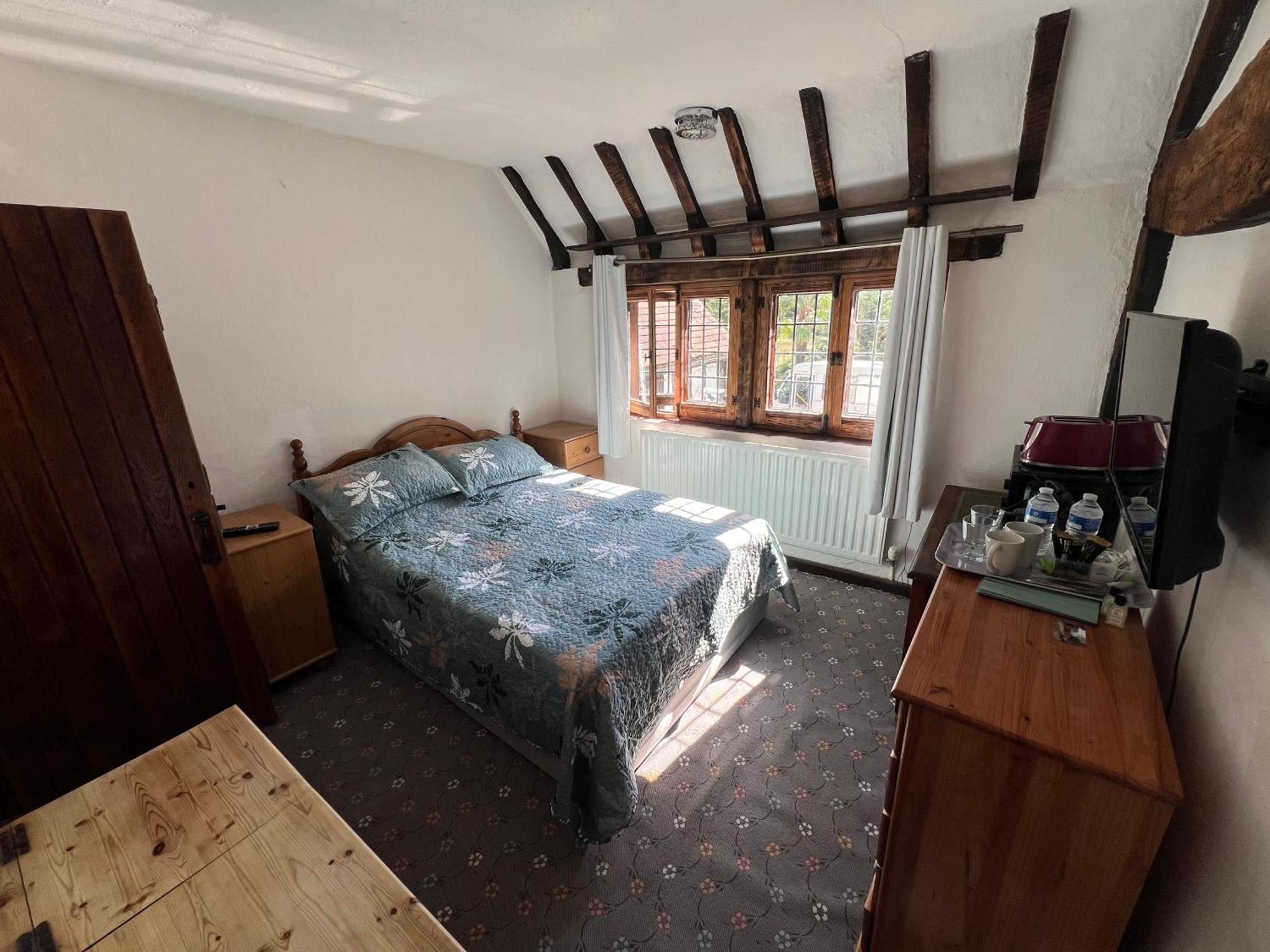 Tudor House - Double Room - Shared Bathroom Goff's Oak 외부 사진