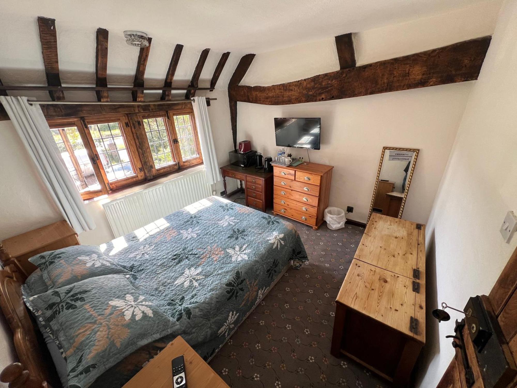 Tudor House - Double Room - Shared Bathroom Goff's Oak 외부 사진