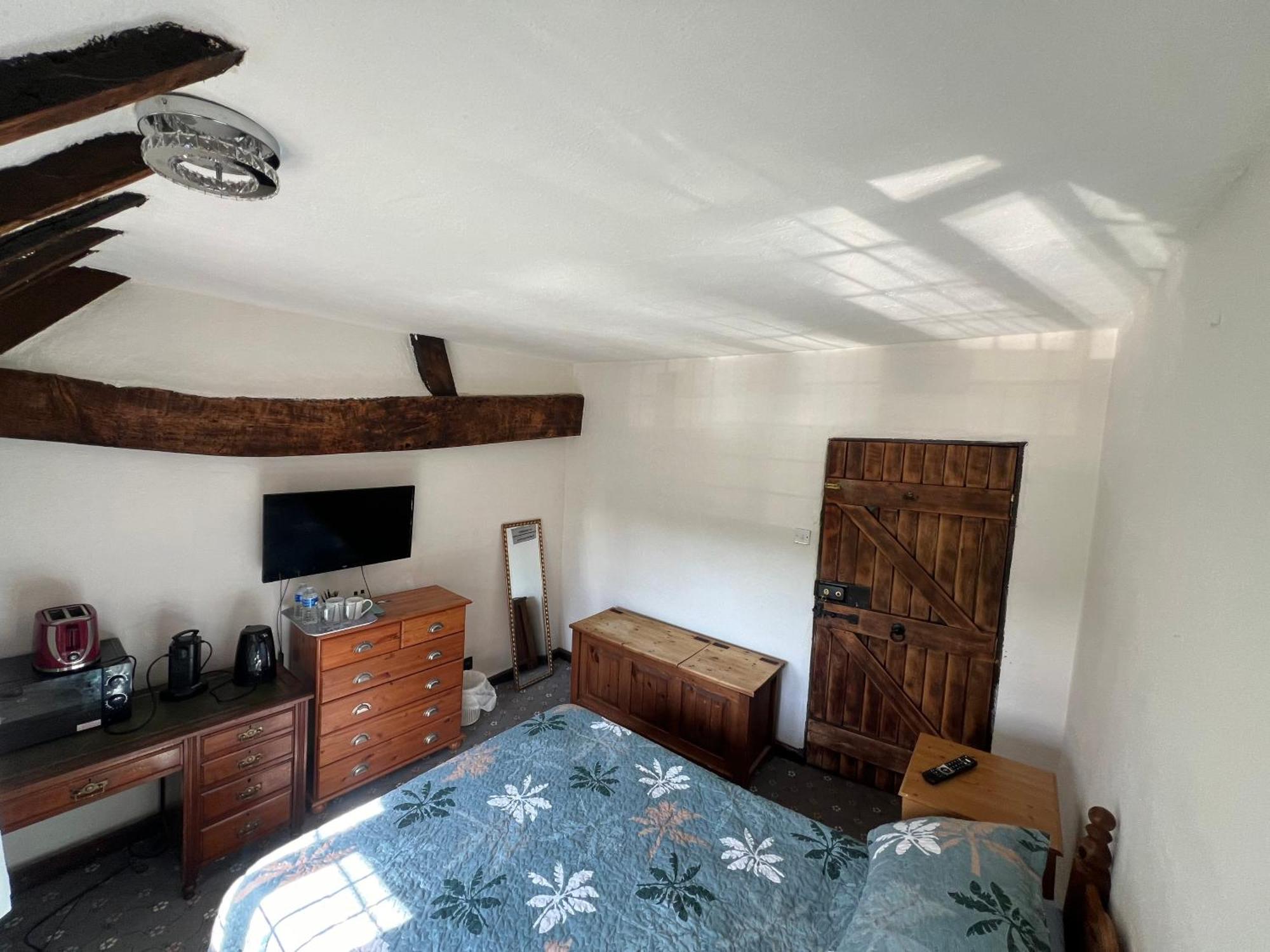 Tudor House - Double Room - Shared Bathroom Goff's Oak 외부 사진